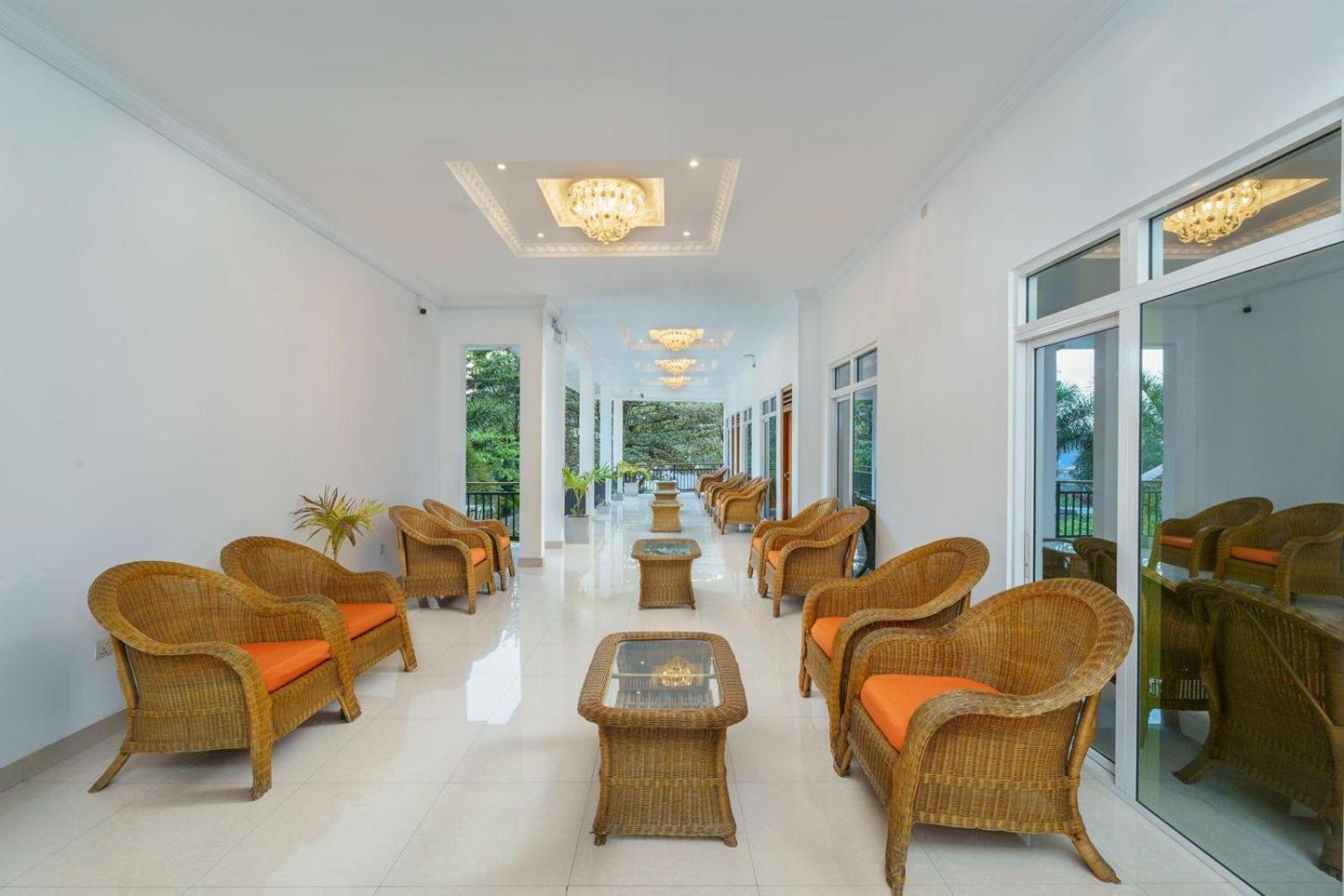 Hotel Travellers Nest Канди Екстериор снимка