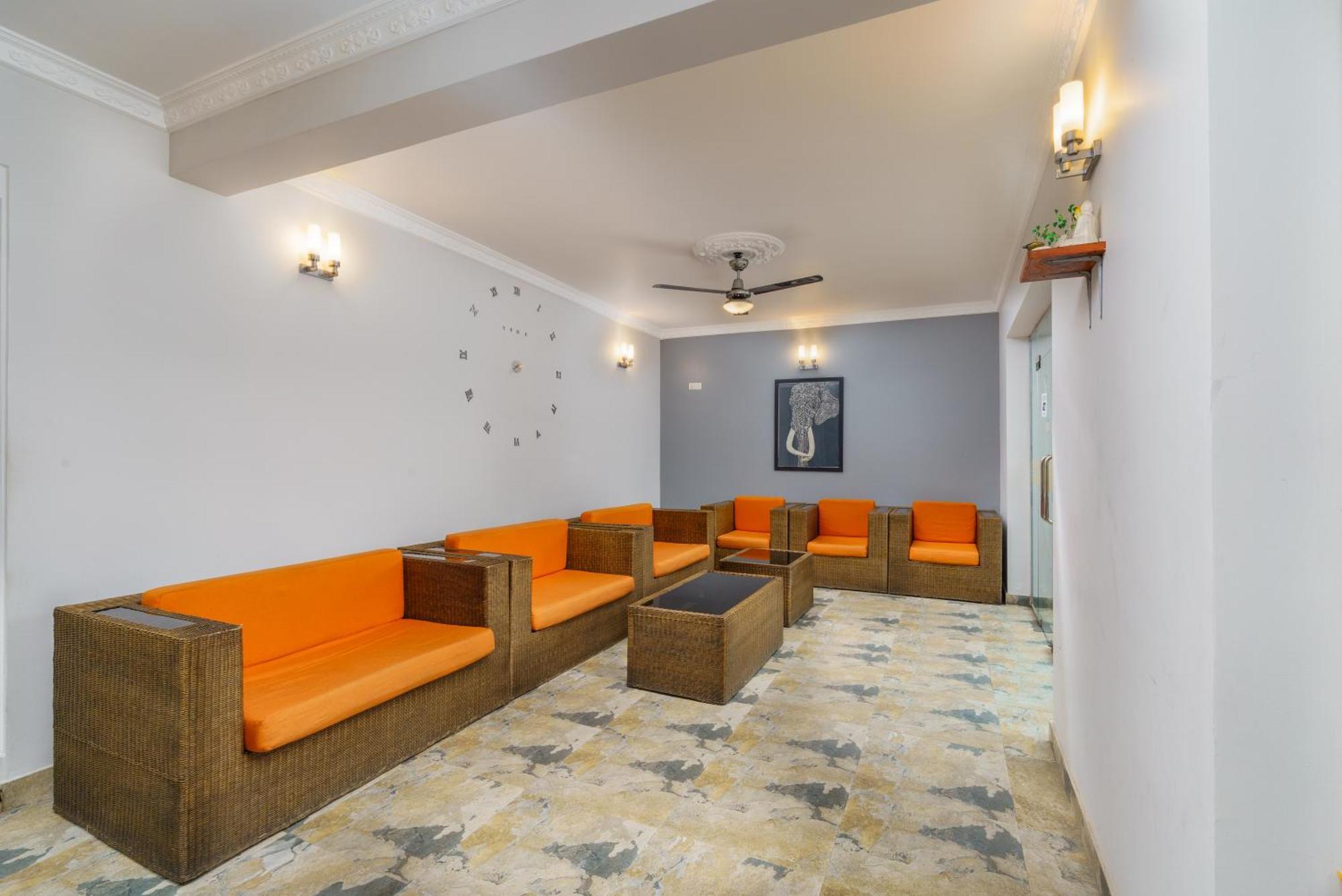 Hotel Travellers Nest Канди Екстериор снимка