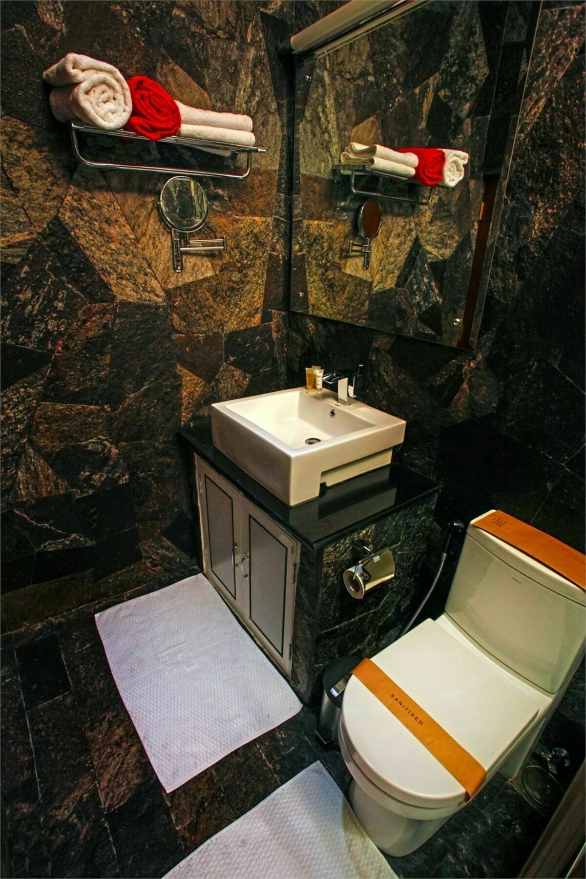 Hotel Travellers Nest Канди Екстериор снимка